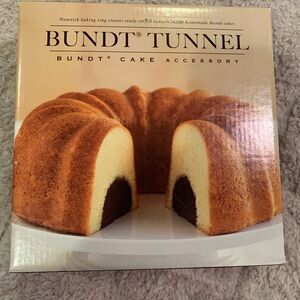 NWT Williams Sonoma Bundt Tunnel Cake Pan